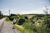 Centre d’accueil de demandeurs d’asile (CADA), Carla-Bayle, Ariège, avril 2016. 
 – En 1991, le gouvernement vote une loi interdisant aux personnes en demande d’asile de travailler pendant la procédure. Les premiers CADA sont créés afin de les héberger le temps de l’instruction de leur dossier. Des intervenants sociaux les accompagnent dans leurs démarches. Dispersés à travers toute la France, les demandeurs d’asile ne choisissent pas leur destination. 

Soraya, jeune afghane arrivée avec sa famille il y a six mois, se rend à l’école du village. Elle est hébergée dans un ancien centre de vacances transformé en CADA visible en contrebas. Si la campagne, pour nous occidentaux, est considérée comme un lieu de détente, sans moyen de transport, les demandeurs d’asile se sentent isolés. Ils vivent souvent mal leur arrivée dans un si petit village. 
