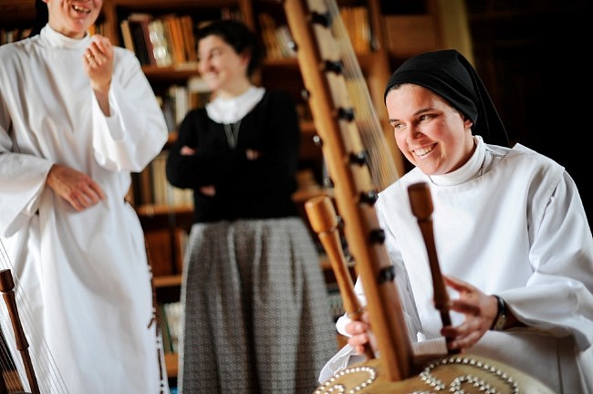 Monastère de Notre-Dame de Beaufort – Reportage photographique et sonore sur le quotidien des moniales dominicaines du monastère de Notre-Dame de Beaufort.